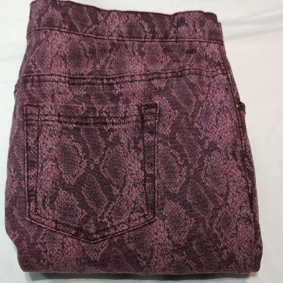 DG2 by Diane Gilman Purple Snake Print Jeggings - Picture 11 of 12